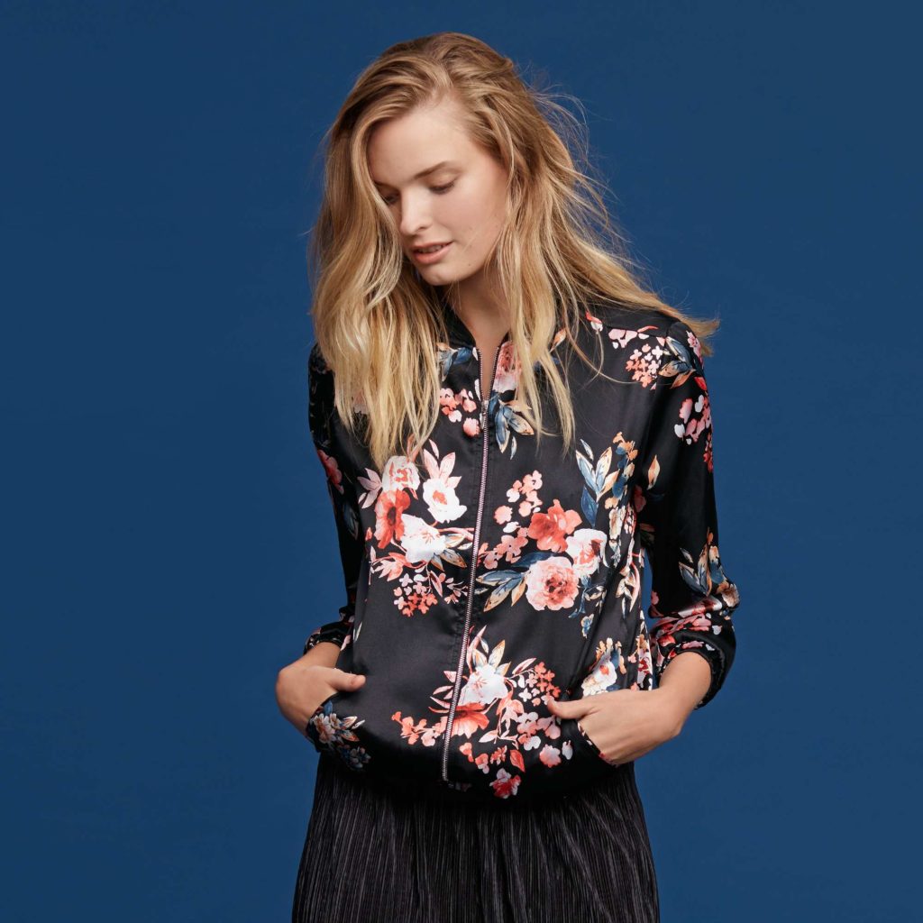 Veste femme bomber motifs fleurs noir