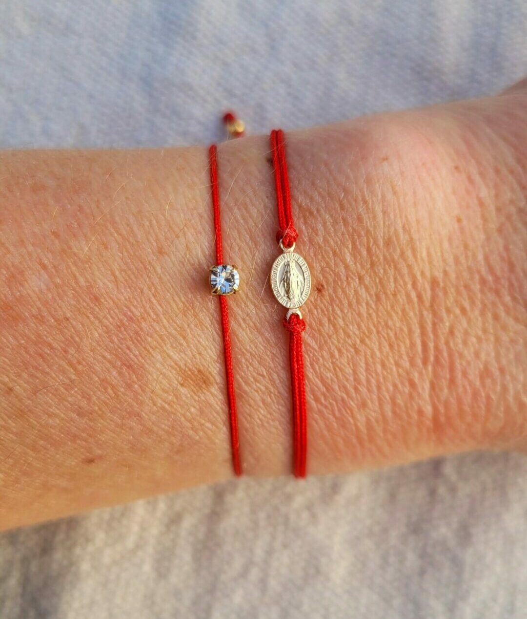 Vente de bijoux fantaisie - Bracelet Cordon avec Médaille Vierge Marie en Plaqué Or