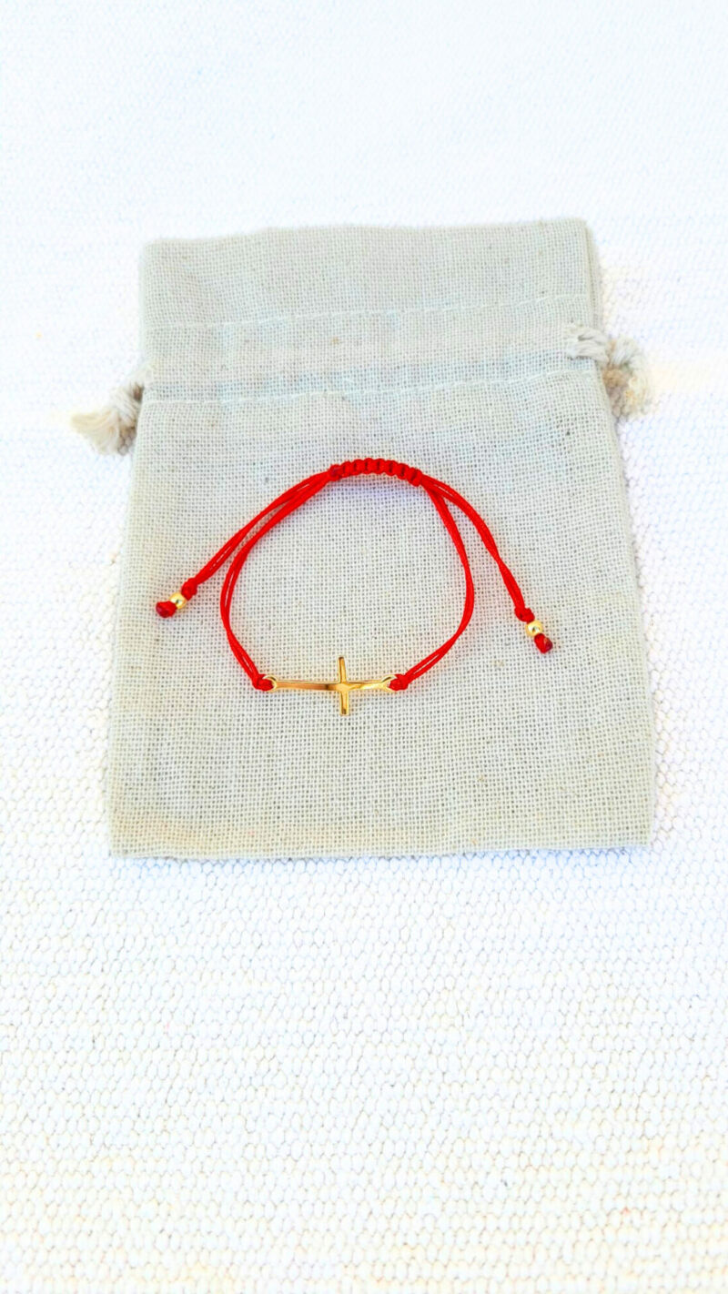 bracelet-porte-bonheur-croix-plaque-or-cadeau-bapteme